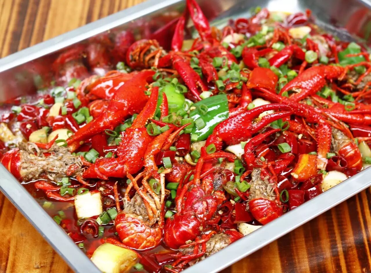 小龙虾买2斤送1斤!到店送啤酒!这个夏天的宵夜就这样被它承包了!