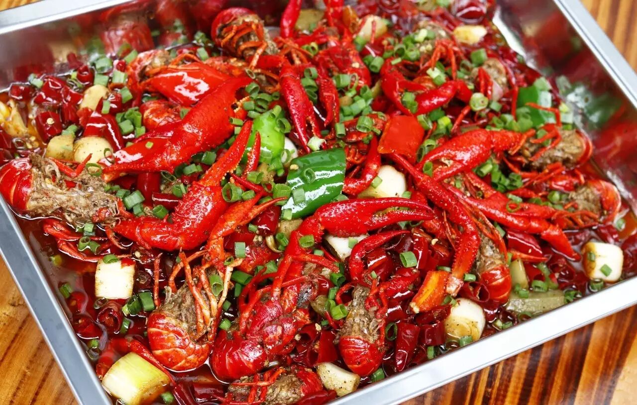 小龙虾买2斤送1斤!到店送啤酒!这个夏天的宵夜就这样被它承包了!