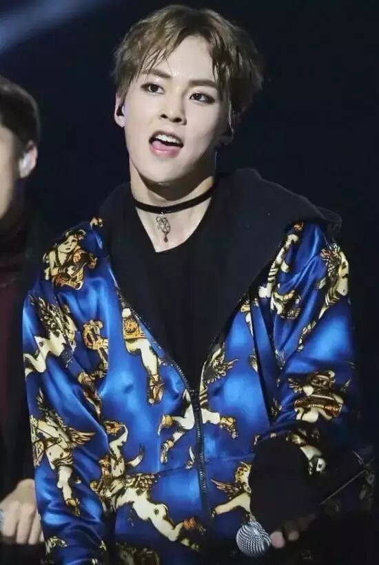 佩戴choker的韩国明星gd权志龙