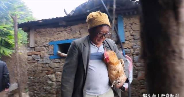 怎么联系当地鸡中国小伙在尼泊尔农村花450卢比买只鸡，来当地村长家加餐_https://www.jmylbn.com_新闻资讯_第12张