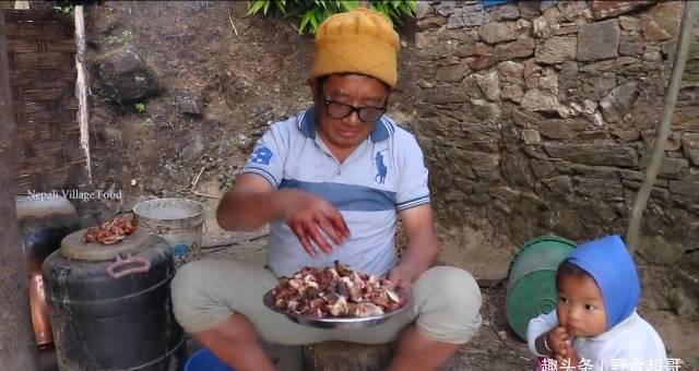 怎么联系当地鸡中国小伙在尼泊尔农村花450卢比买只鸡，来当地村长家加餐_https://www.jmylbn.com_新闻资讯_第19张