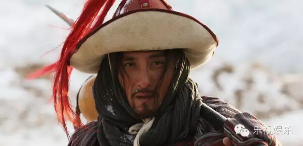 中饰演林冲,为广大观众所熟知,曾在历史剧《隋唐演义》中饰演单雄信