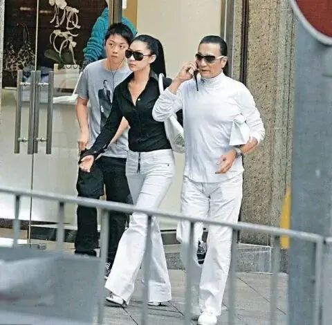 第一任女友爱上别人，第一任妻子出轨，他却被称为香港最风流男人（组图） - 18