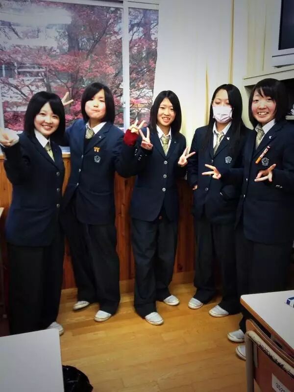日本高中生的性别交换日男女生换穿制服活出真我 文章