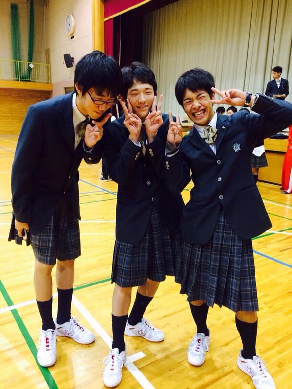 日本高中生的性别交换日男女生换穿制服活出真我 文章