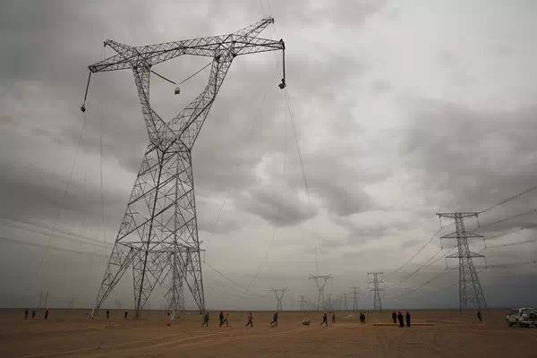 如何判断电力铁塔的电压？的图9