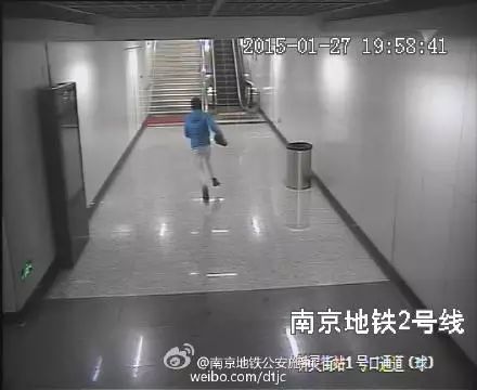 比捏脚抢袜子更凶残的16个歹徒