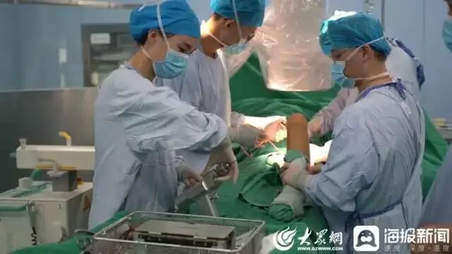 手术电钻怎么用一位骨科医生的“十八般兵器”：锤子、锯子、骨撬、骨刀、电钻……_https://www.jmylbn.com_新闻资讯_第3张
