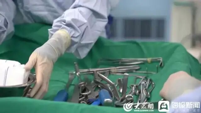 手术电钻怎么用一位骨科医生的“十八般兵器”：锤子、锯子、骨撬、骨刀、电钻……_https://www.jmylbn.com_新闻资讯_第4张