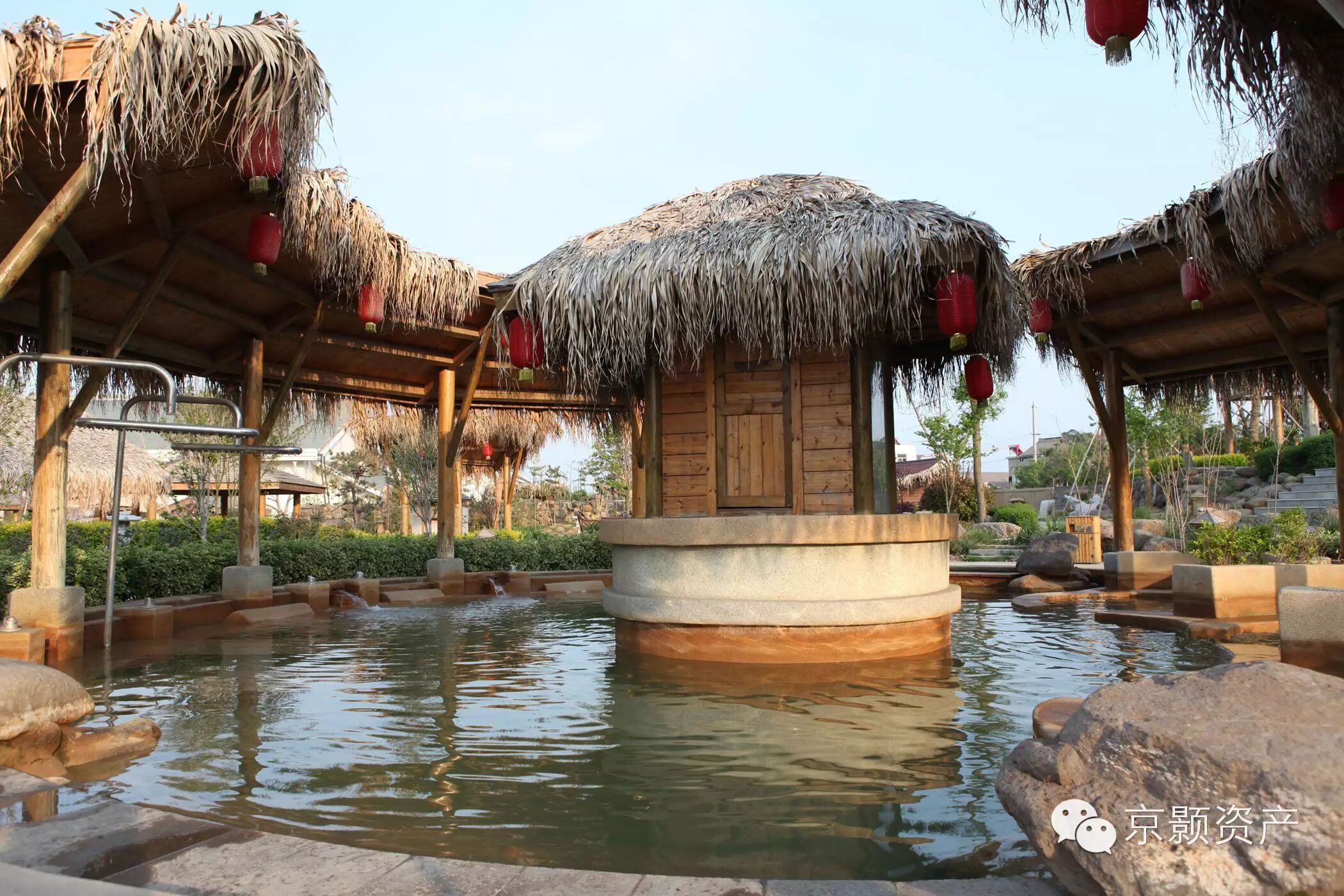 洪泽老子山温泉山庄充分利用稀世天然资源,集温泉沐寓休闲美食,宾馆