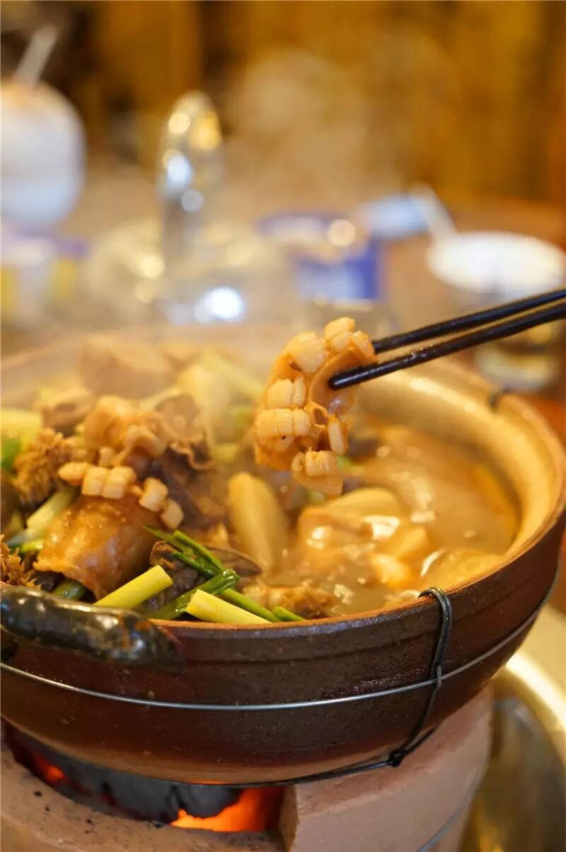 里面有牛草肚,牛根,牛肠,牛肺.