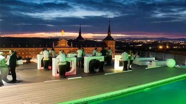 炎炎夏季，让我们相约屋顶，一起去看马德里的夜景