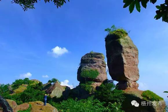 獅山吟 奇麗獅山壯太平,風光旖旎久聞名.