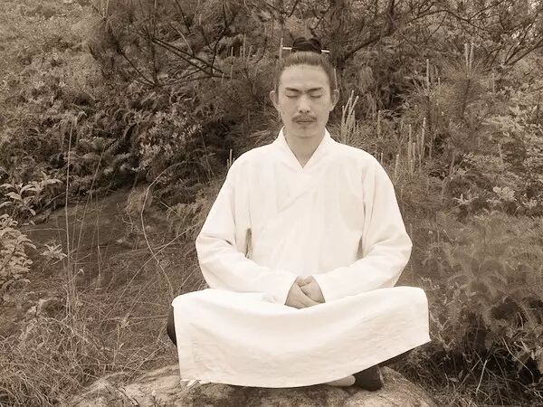 简易打坐养生法消除压力和烦恼