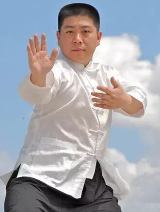 资料网 公众号文章 >> 正文 傅清泉先生出生于太极拳世家,祖籍河北省