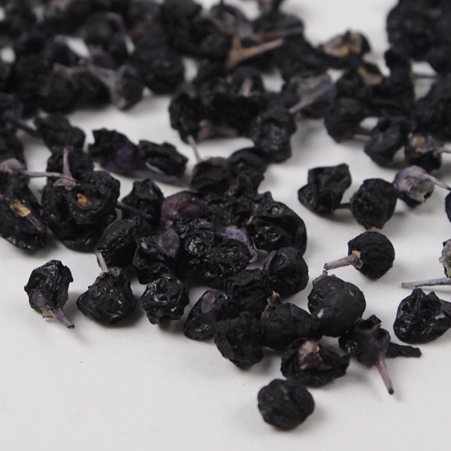 黑枸杞具有滋肝补肾,益精明目的作用.