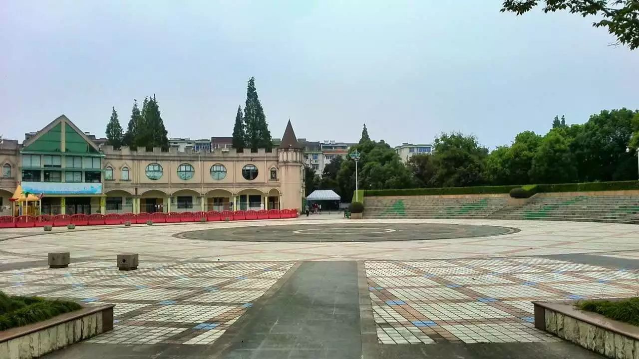 地點:富春街道兒童公園(天河富春幼兒園門口大廣場)