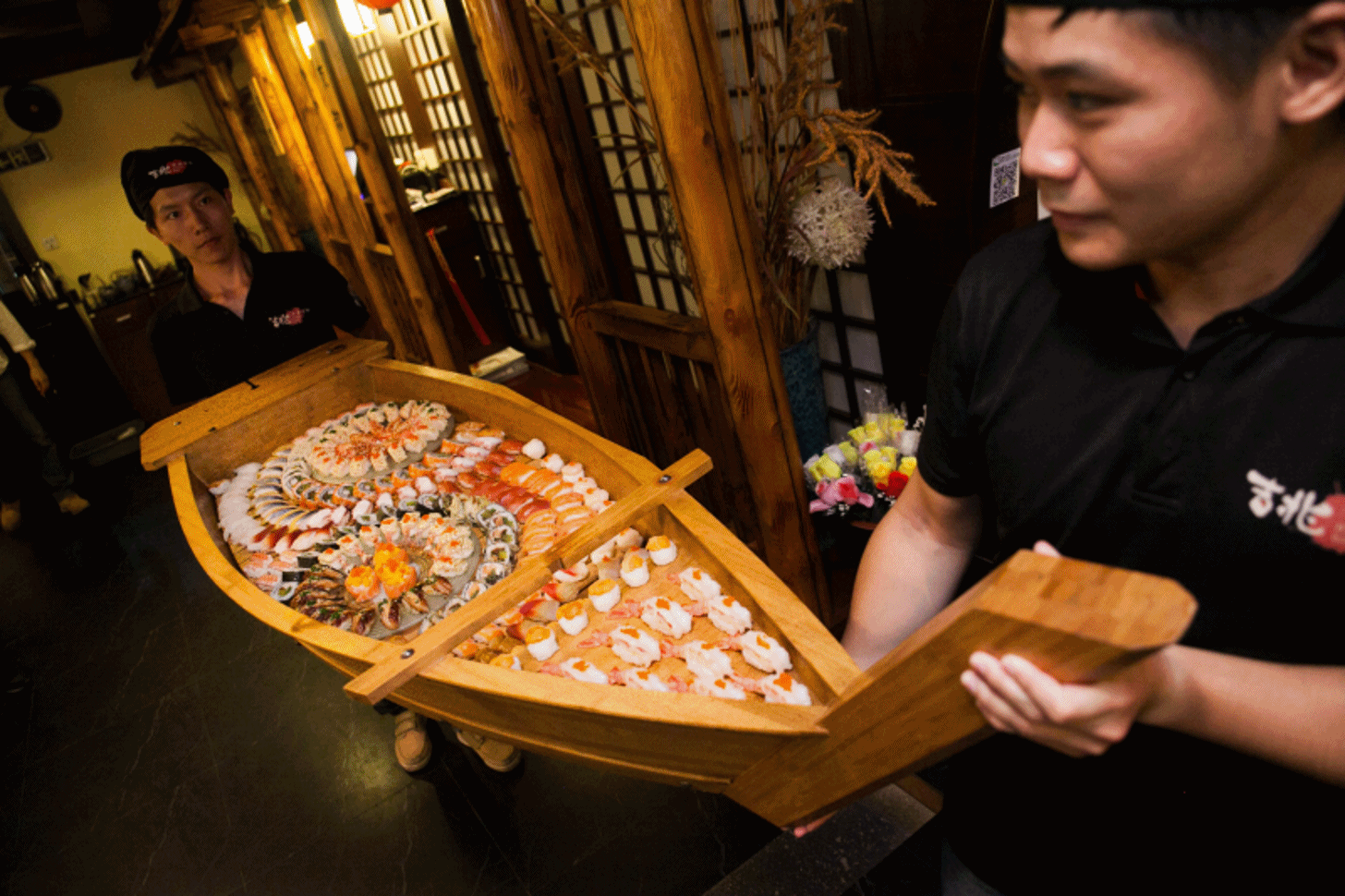 5折横扫变态2米龙虾刺身船!