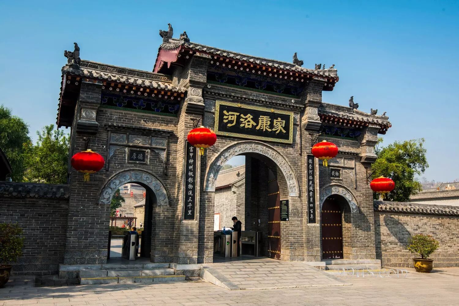 地坑院,砖砌锢窑分布地:豫西,晋中,陇东,陕北,新疆吐鲁番窑洞乔家大院