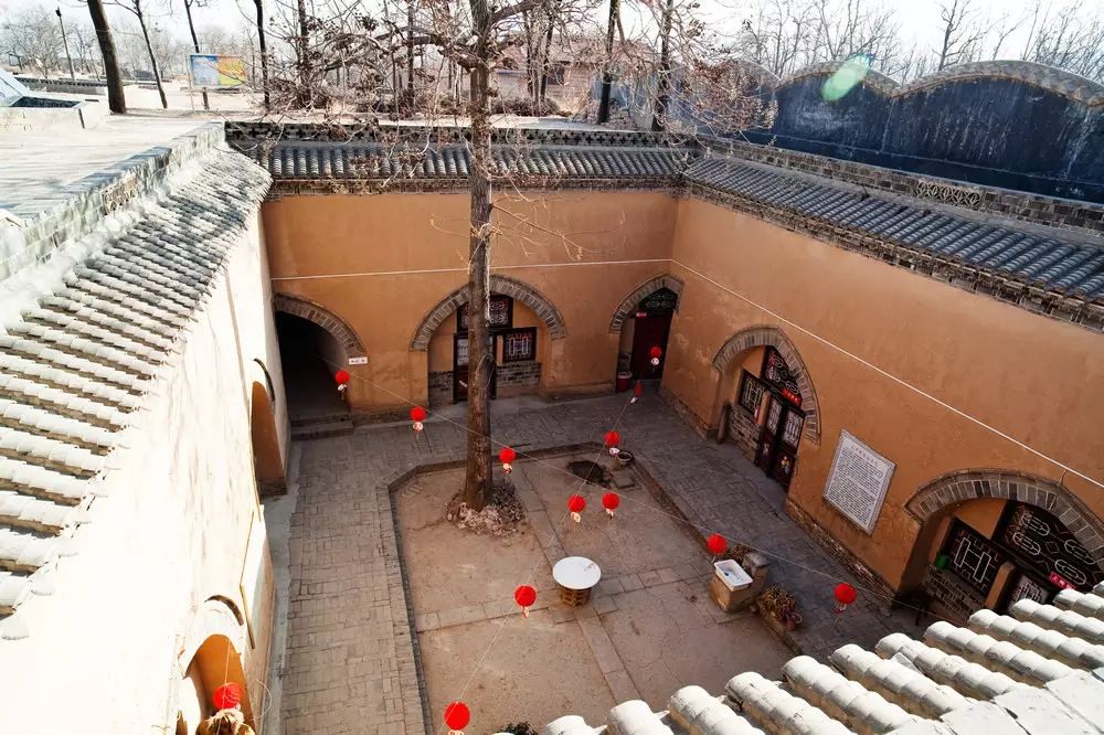 靠崖窑,地坑院,砖砌锢窑分布地:豫西,晋中,陇东,陕北,新疆吐鲁番窑洞