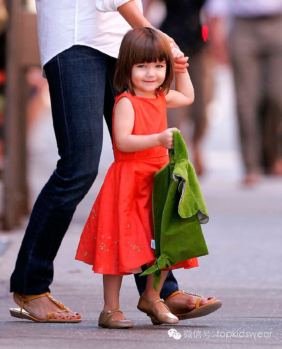 汤姆克鲁斯的女儿已经美成了一朵花