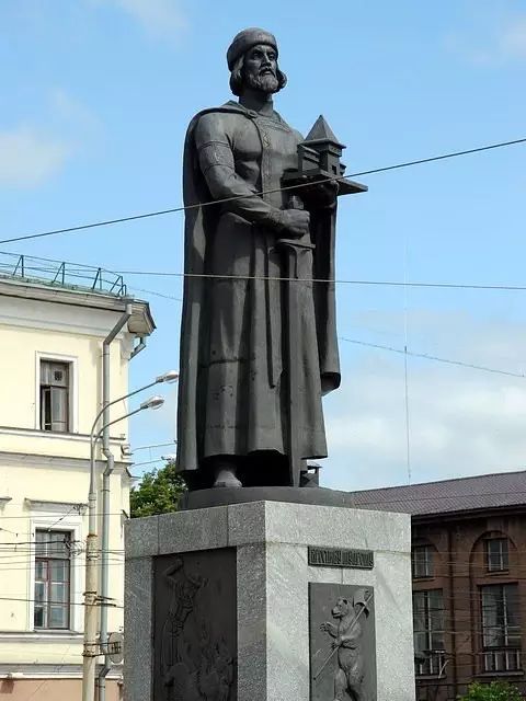 智者雅罗斯拉夫纪念碑