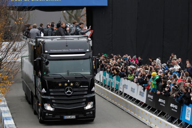 5万观众见证银箭车队揽获f1世界冠军