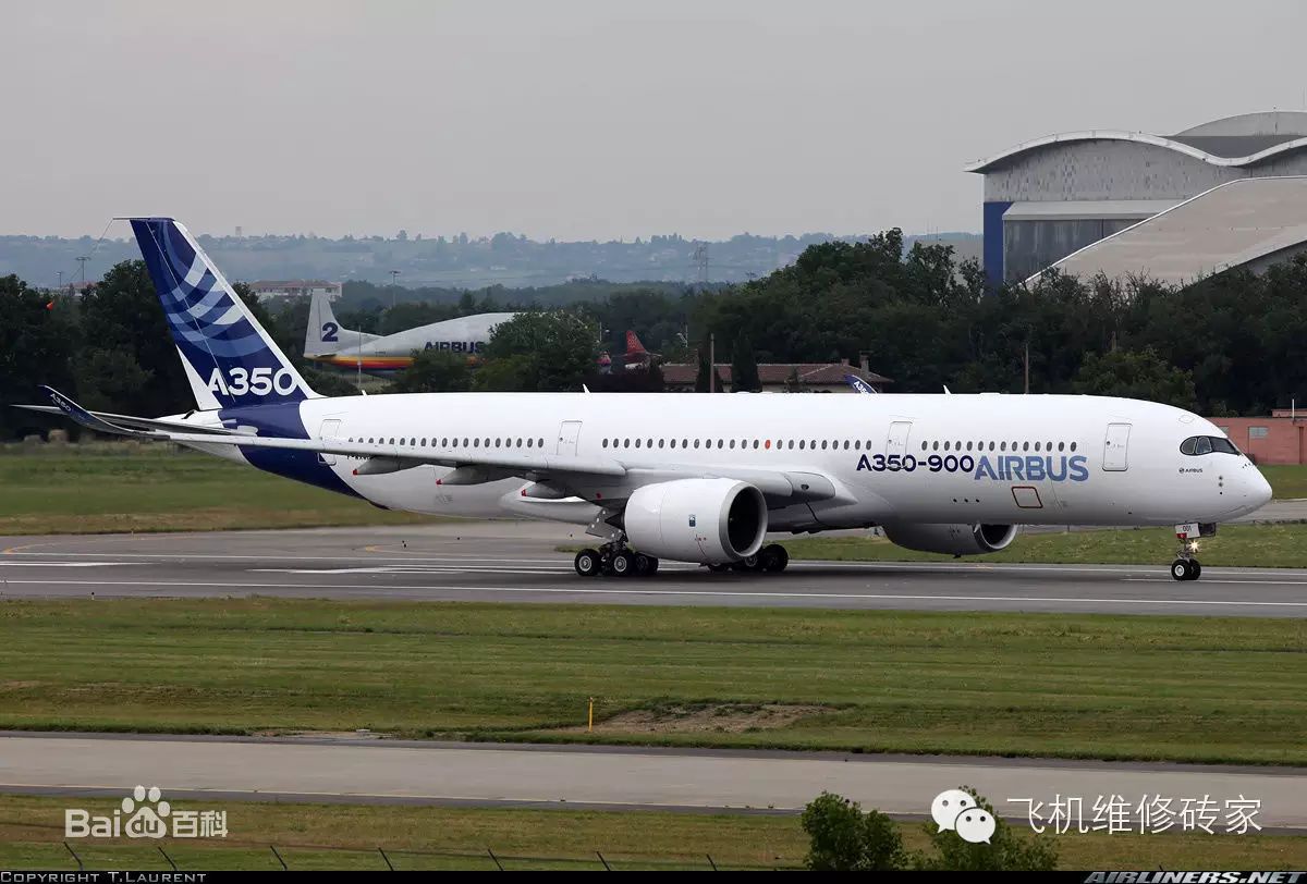 7,a350座位个数:440(600型)每排座位:8最大航程:14000数巡航高度