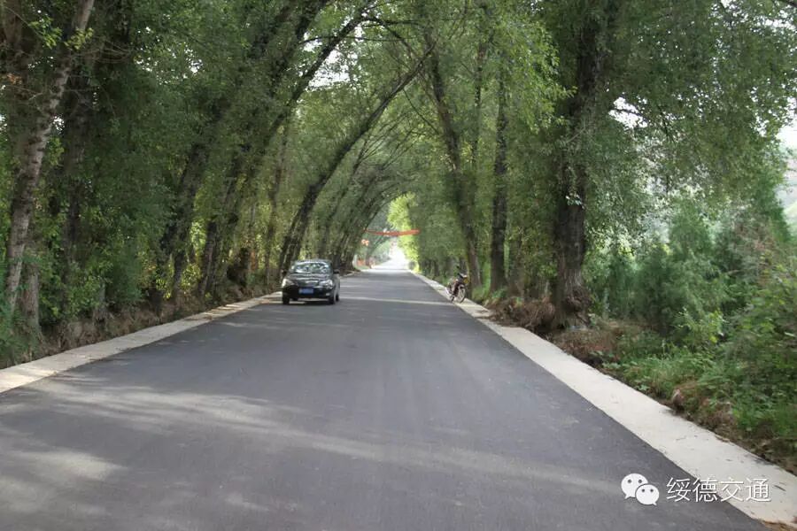 绥德县裴家峁至崔家湾三级公路建成通车