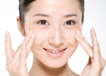 别让脸上的”小芝麻“毁了你的脸，这样祛它，立刻见效~