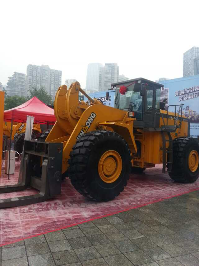 中国叉装机领导者晋工机械亮相成都石材展