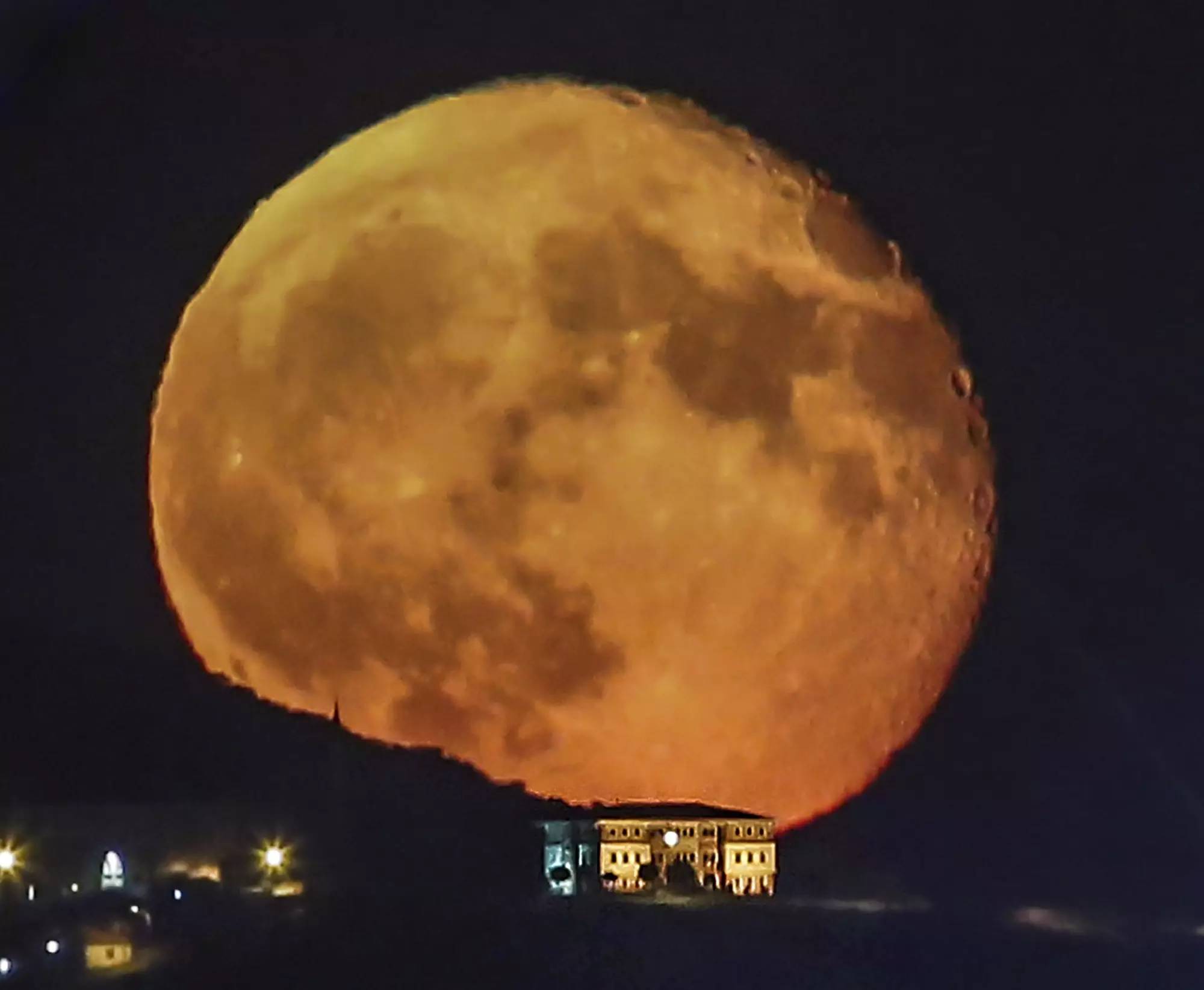 奇观今年中秋月全食碰上超级月亮100年发生过五次