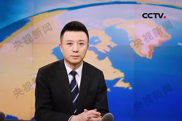 2月1日下午2点,潘涛走进央视新闻中心主持人更衣室,开始为晚上的直播