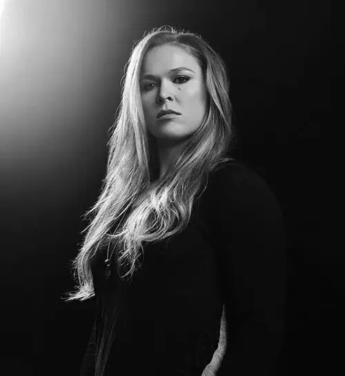 想想龙达·鲁西在《敢死队3》中跟一群老硬汉共同浴血奋战的景象