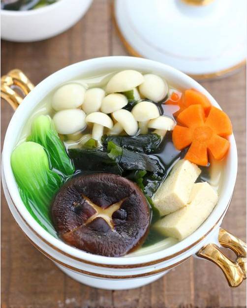 鲜菇海菜素菌汤