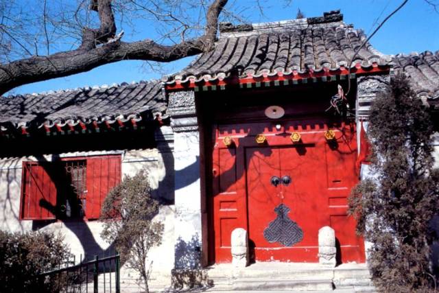 老了，找一个小院安家