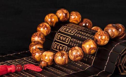 男人佩戴这五款文玩手串，代表着成功和品味！