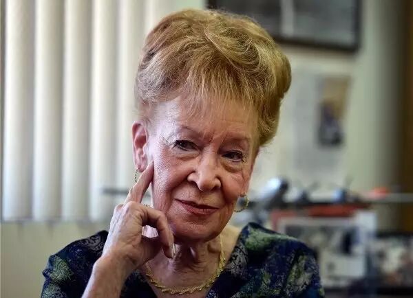 技巧. 在美国内华达州的一片荒漠上,有一座名为卡尔的小镇.