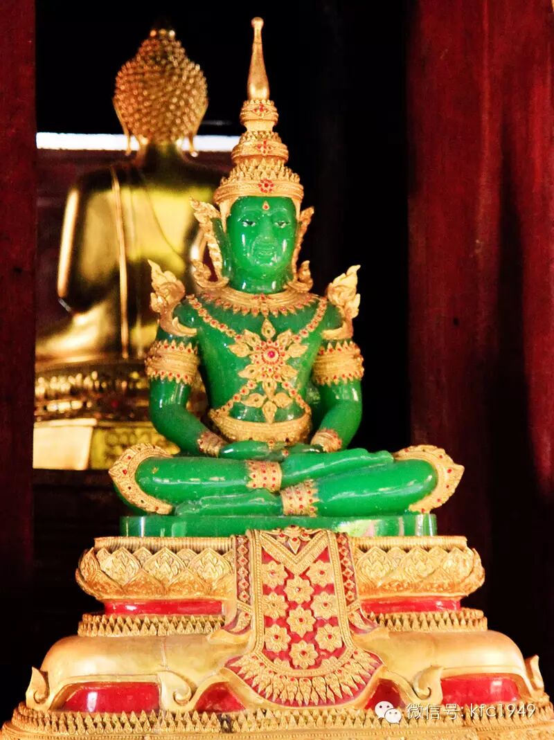 秘泰国清迈双龙寺的翡翠佛看了这个其他佛像都弱爆啦