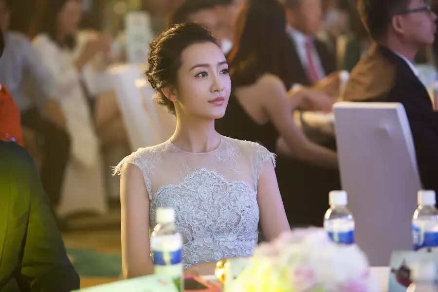 秦般若:我知道你们都喜欢又美又坏的女人