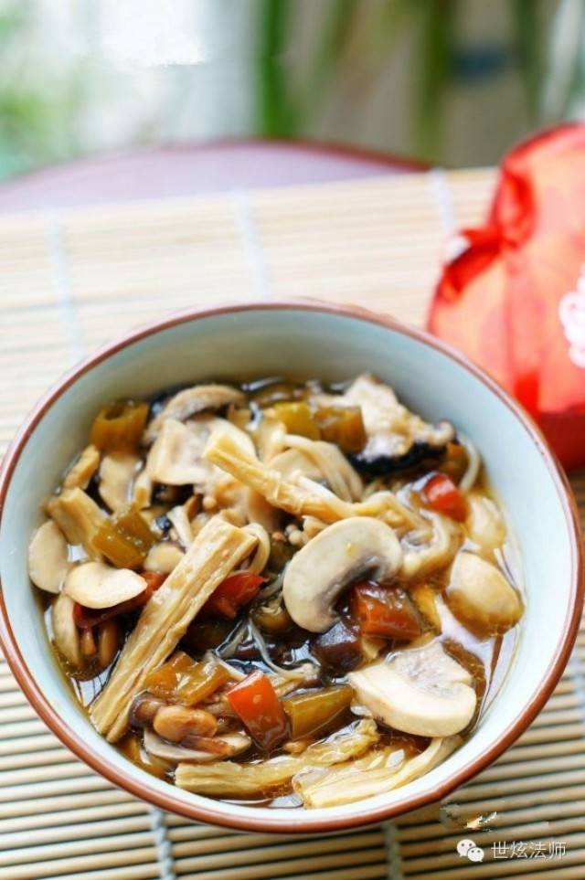 【健康环保每日一素】酸辣腐竹菌菇煲