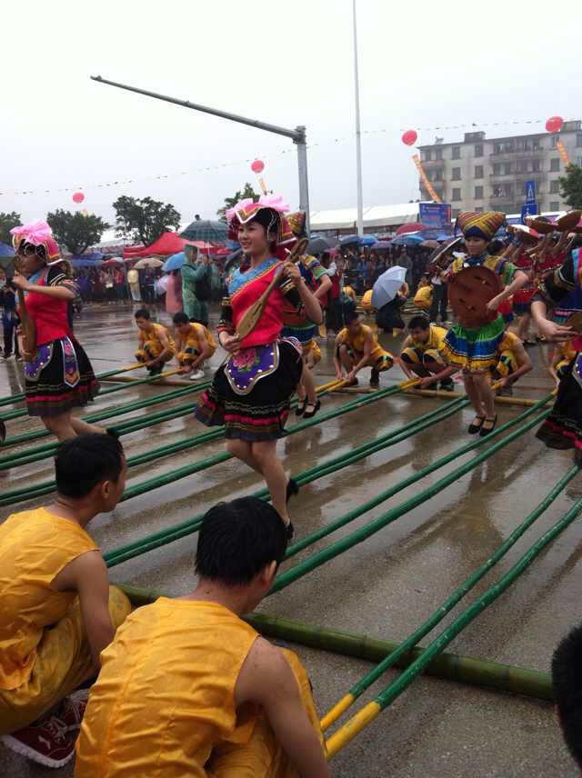 風雨無阻快樂無限廣西三月三歌聲笑聲蓋過隆隆春雷聲