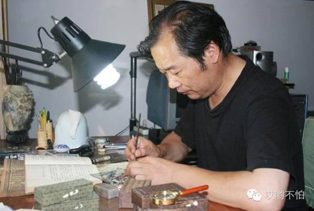 艺术大师张翼的传奇故事微刻也能抗癌