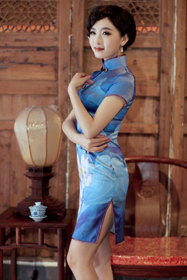 旗袍美人与红木家具