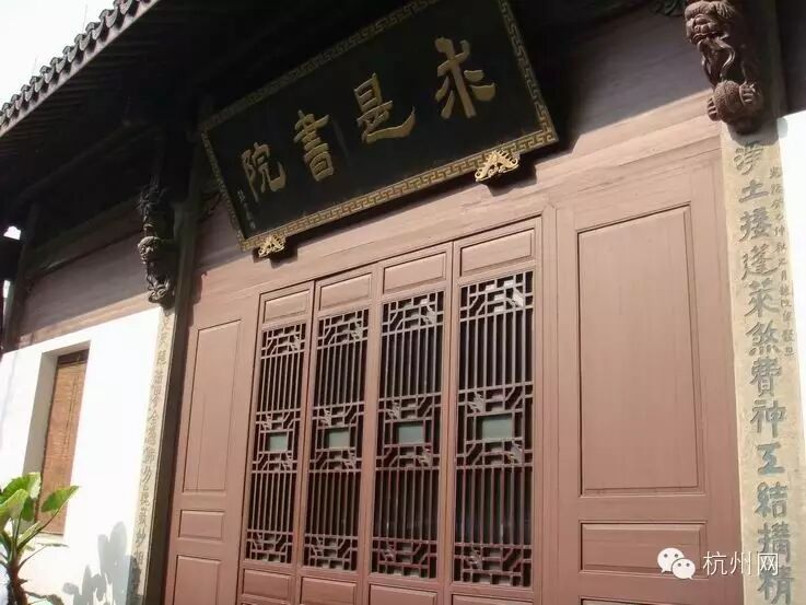 2拱宸桥地址拱墅区京杭大运河建筑年龄130岁拱宸桥东西横跨大运河,是