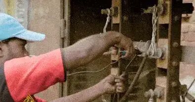 印度人為什么要偷電，貧民窟電網如“盤絲洞”，政府為什么管不了的圖5