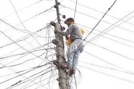 印度人為什么要偷電，貧民窟電網如“盤絲洞”，政府為什么管不了的圖3