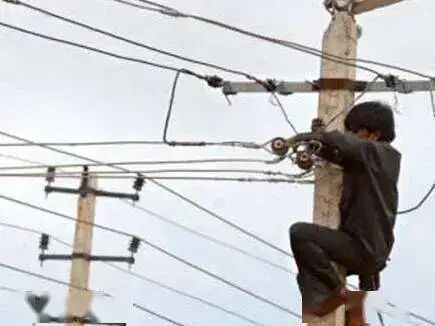 印度人為什么要偷電，貧民窟電網如“盤絲洞”，政府為什么管不了的圖6