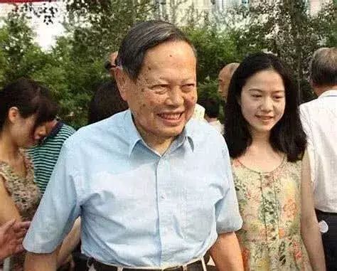 杨振宁老婆翁帆多少岁_杨振宁的老婆_杨振宁老婆翁帆简介