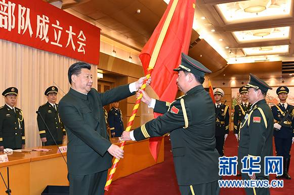 习近平向陆军火箭军战略支援部队授军旗并致训词